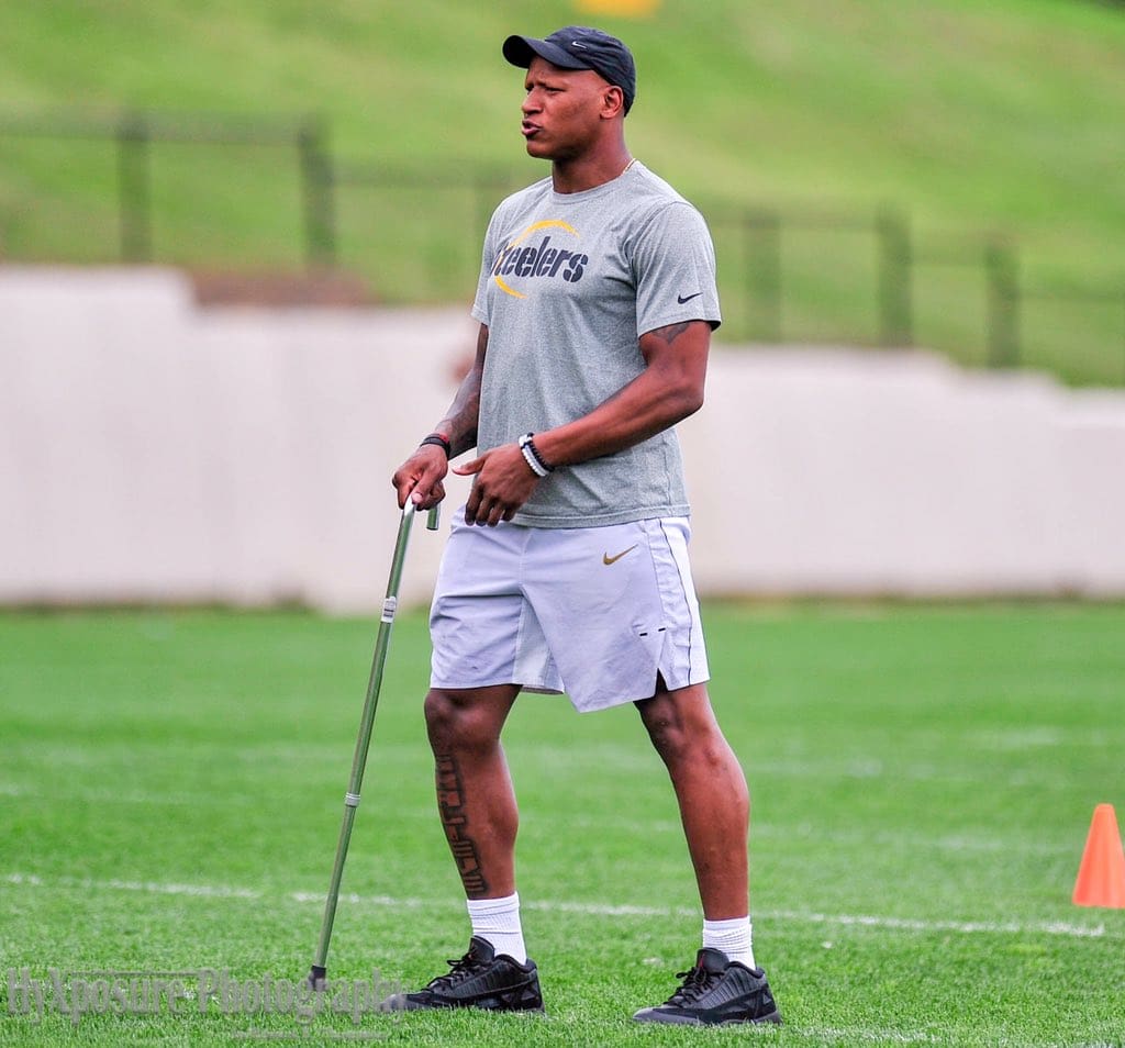 Ryan Shazier returns to Steelers practice in wheelchair, brings