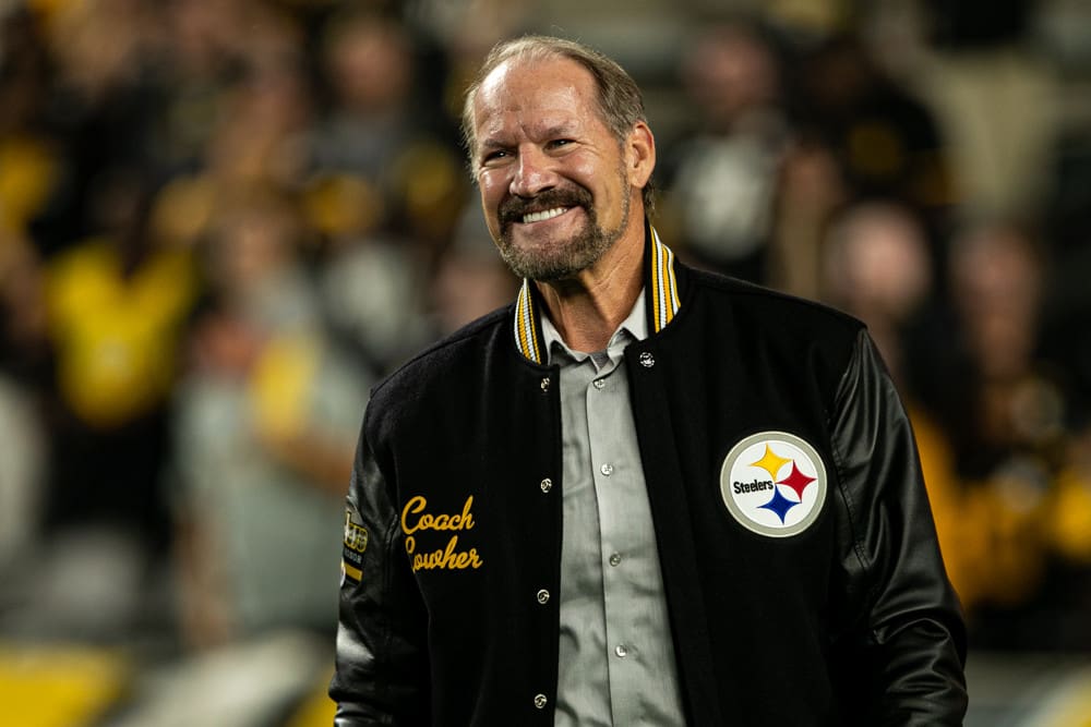 Pittsburgh Steelers coach Bill Cowher, left, argues with line