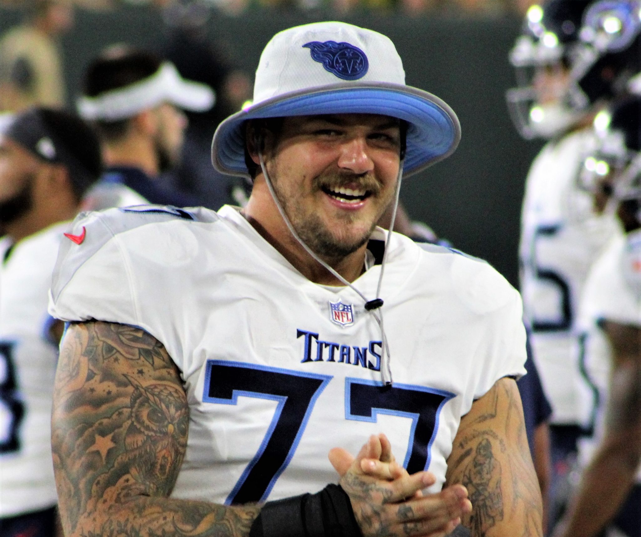 Titans left tackle Taylor Lewan confirms he tore his ACL