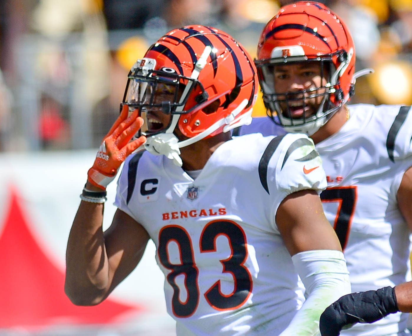 Cincinnati Bengals defeat the Pittsburgh Steelers 24-10 behind Joe Burrow's  three touchdown passes