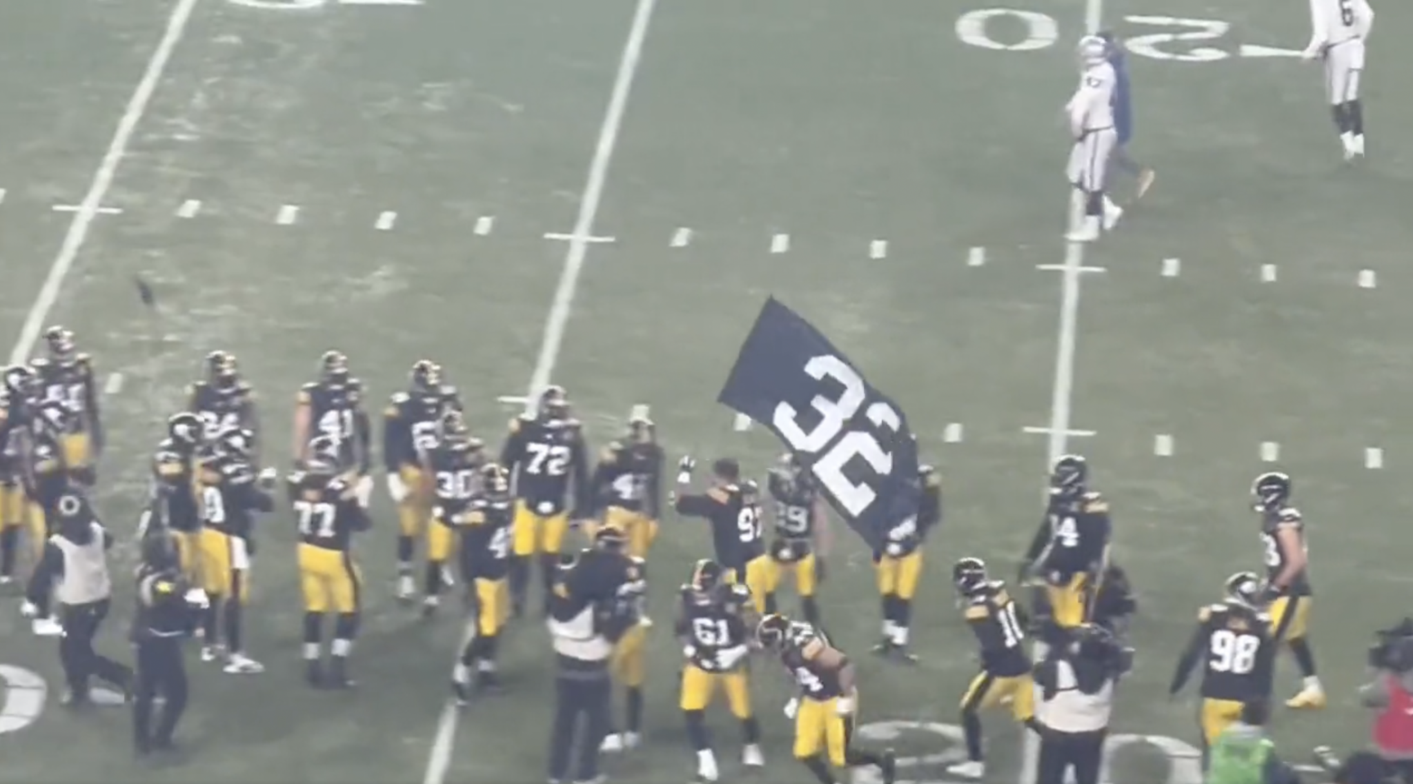 Steelers players honor Franco Harris by wearing his jersey ahead of  retiring late running back's number