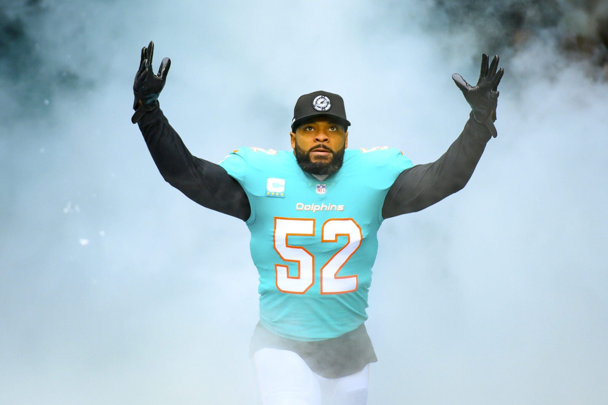 Dolphins re-sign Elandon Roberts: Terms of the contract