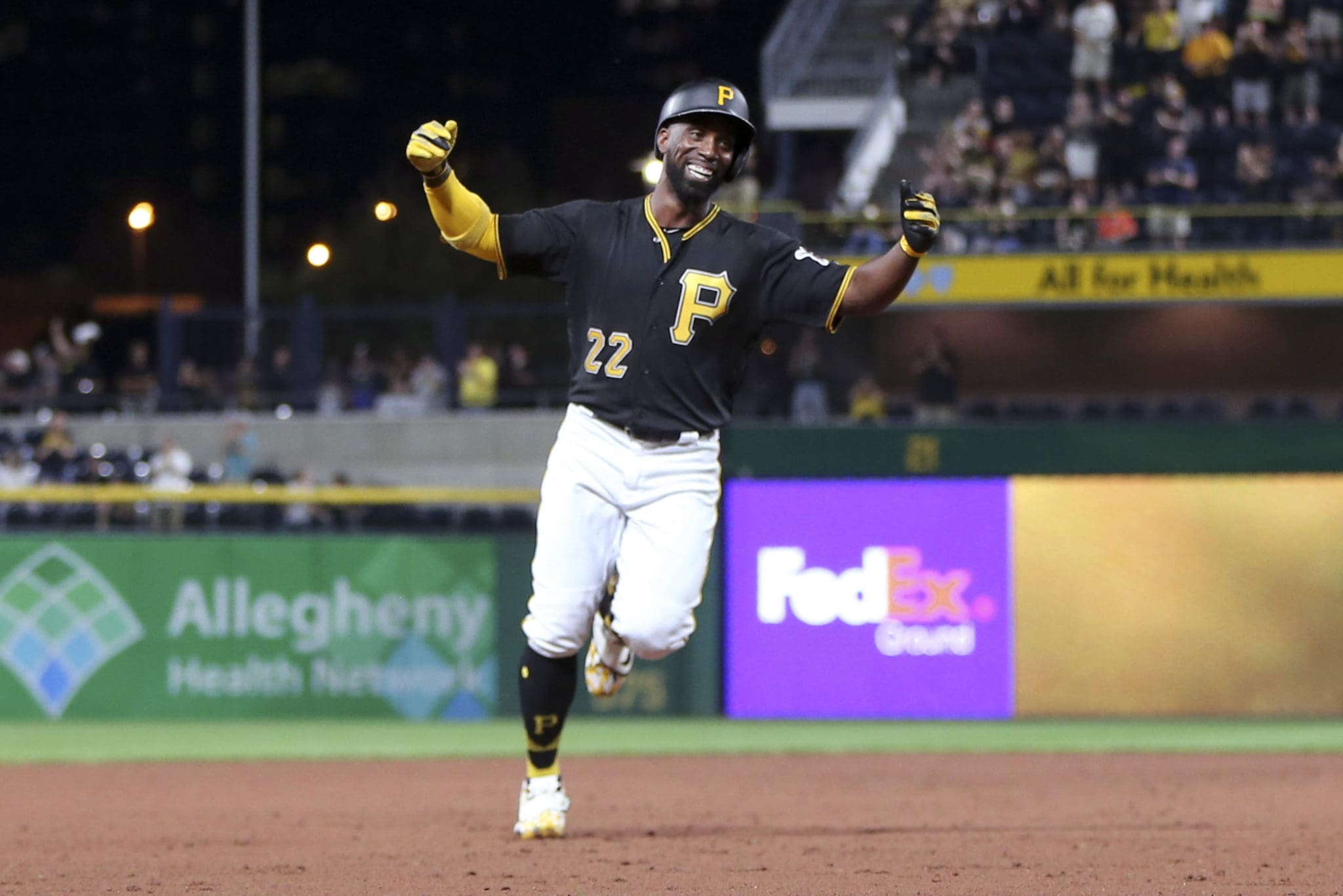 Andrew McCutchen, Pirates make reunion official: 'We have a chance to come  back
