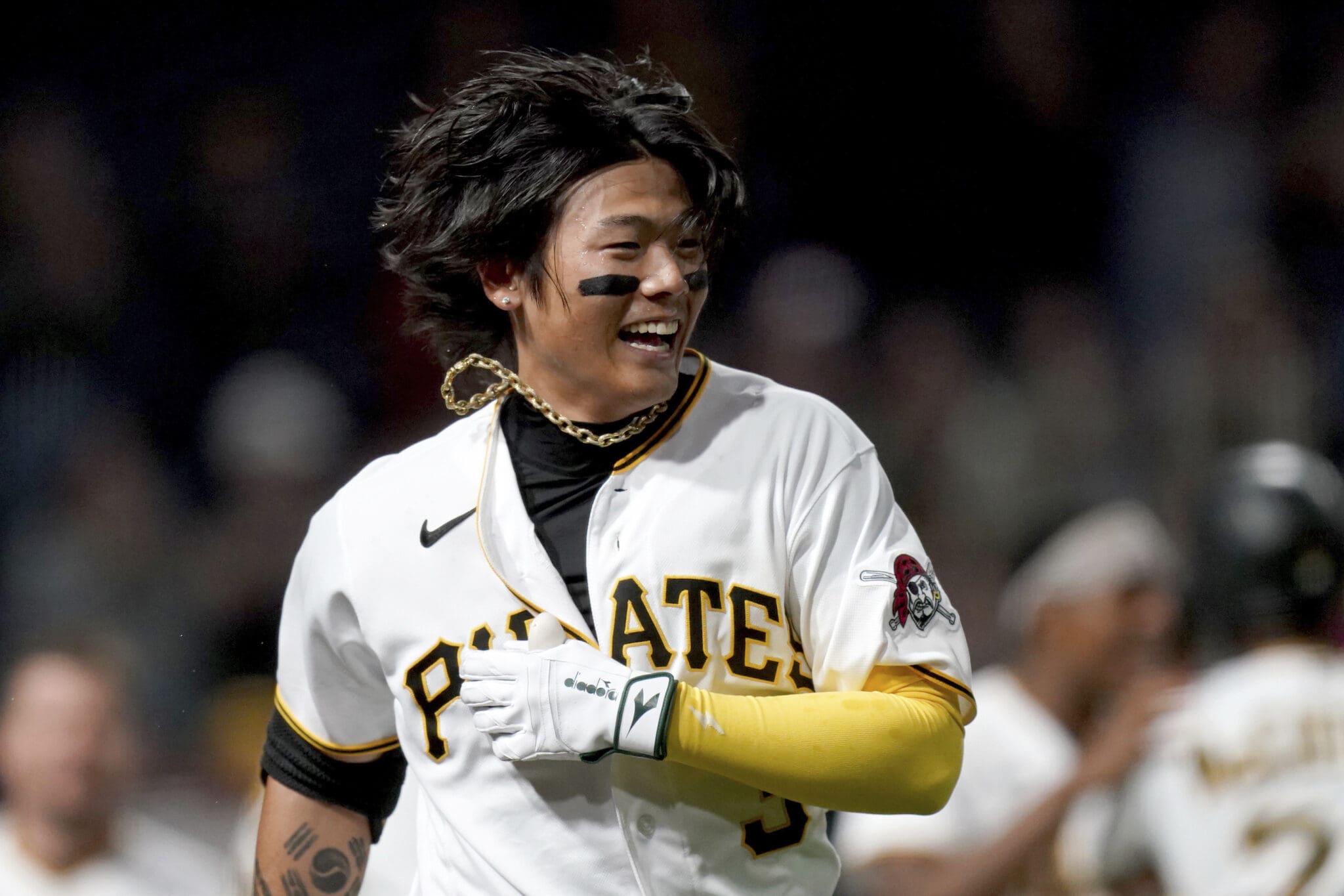 Ji Hwan Bae's walk-off 3-run HR sends Pirates past Astros